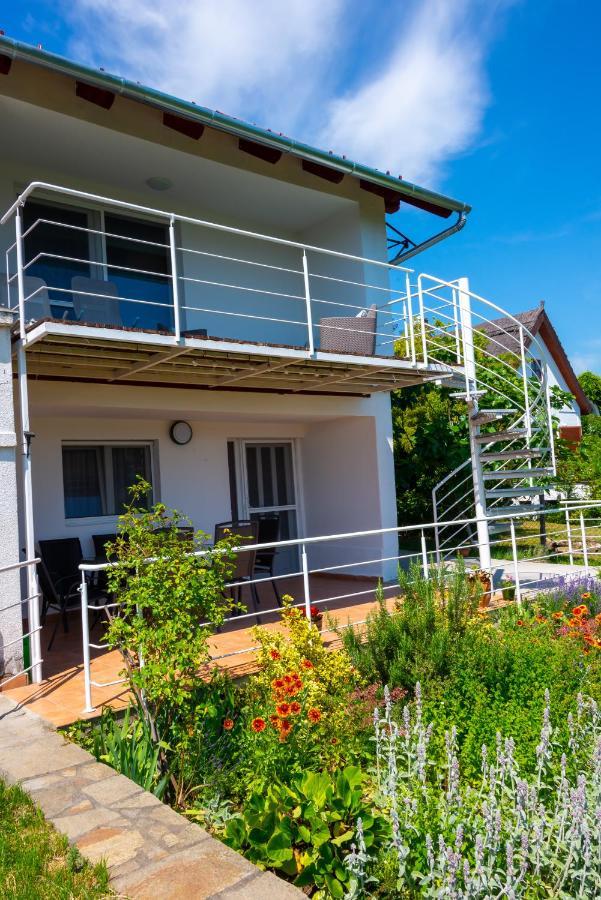 Napkelte Vendeghaz Holiday home *